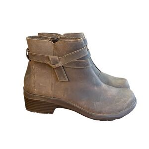 Clarks Angie Spice Chocolate Brown Leather Ankle Boots Women’s Size 8.5